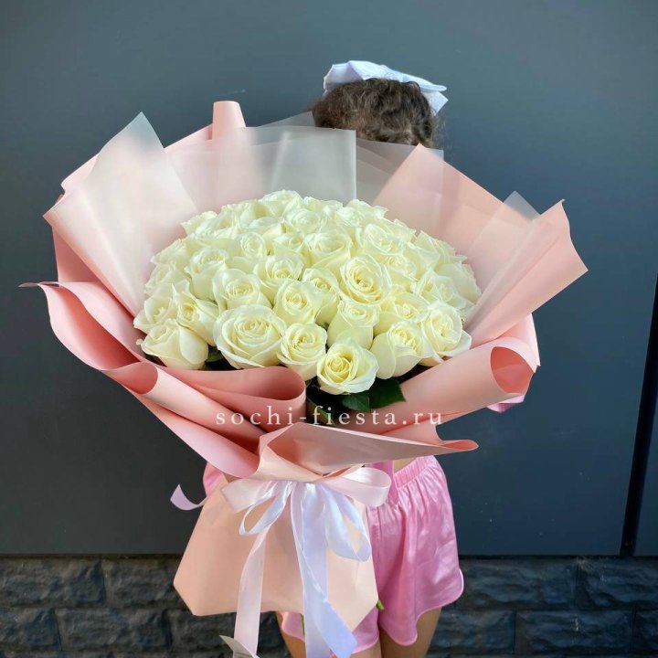 35 белых роз в Шахтах