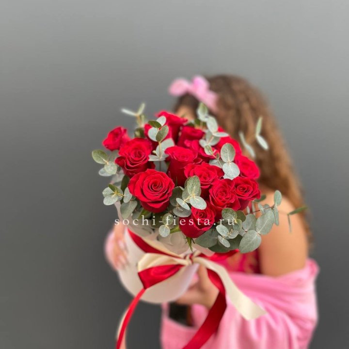 15 Красных роз в боксе №2 в Шахтах