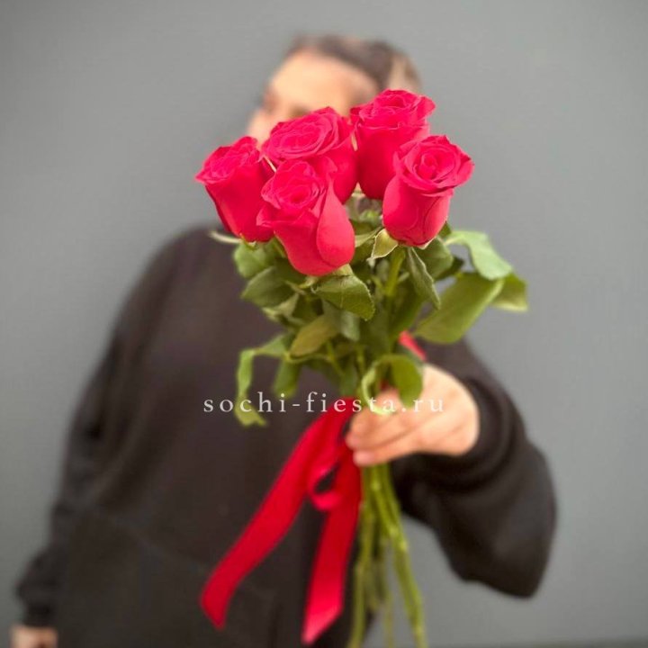 Букет 5 красных роз  в Шахтах