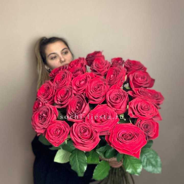 25 высоких роз в Шахтах