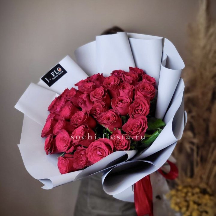 Красные розы 33 шт в Шахтах