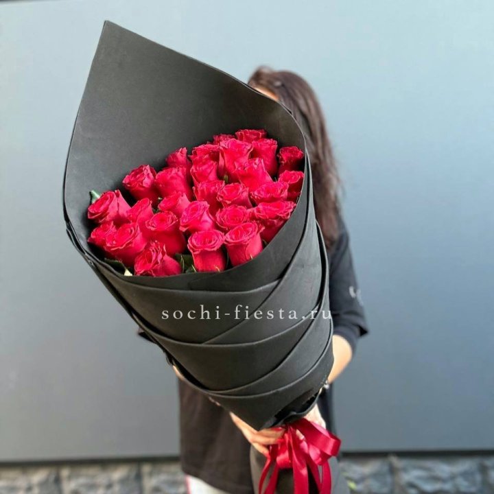 25 высоких красных роз с доставкой в Шахтах