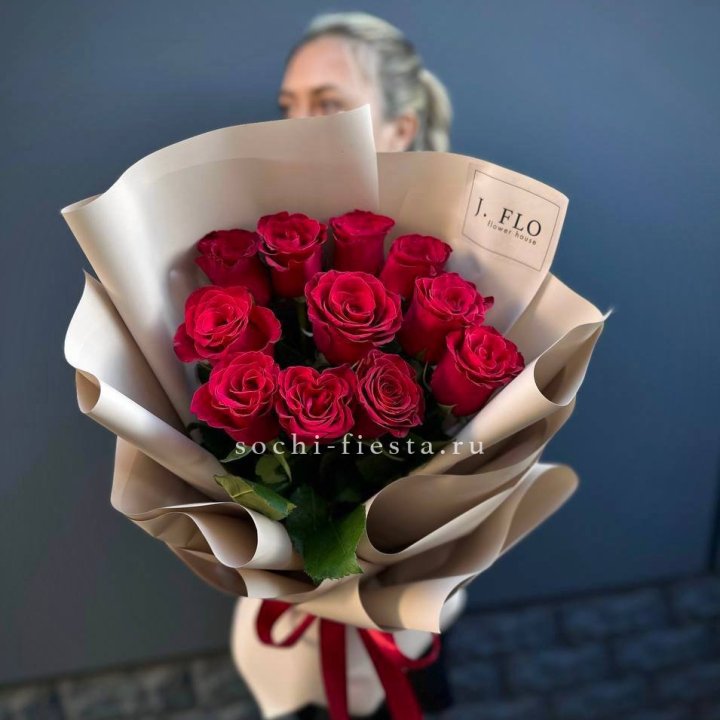 Букет красных роз "Наоми" с доставкой в Шахтах