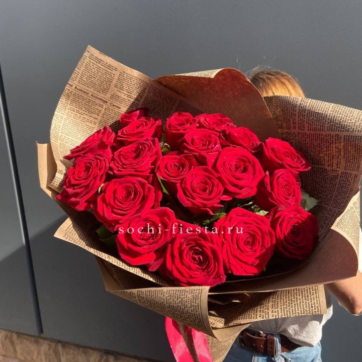 19 красных роз Леди Крафт в Шахтах