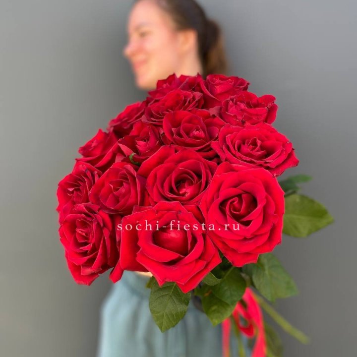 15 красных роз под ленту в Шахтах