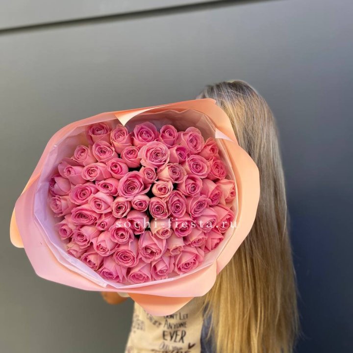 55 розовых роз в Шахтах