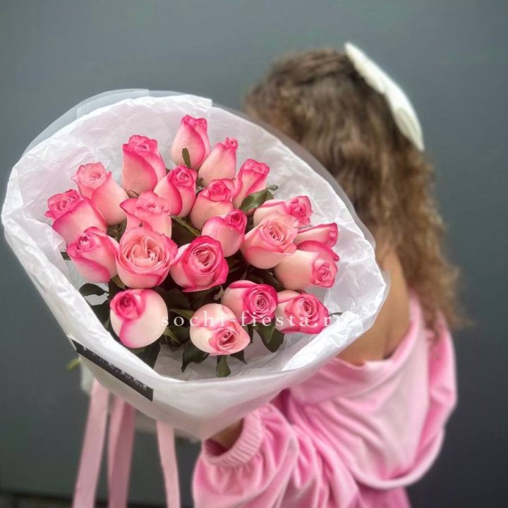 21 розовые розы Венди  в оформлении в Шахтах