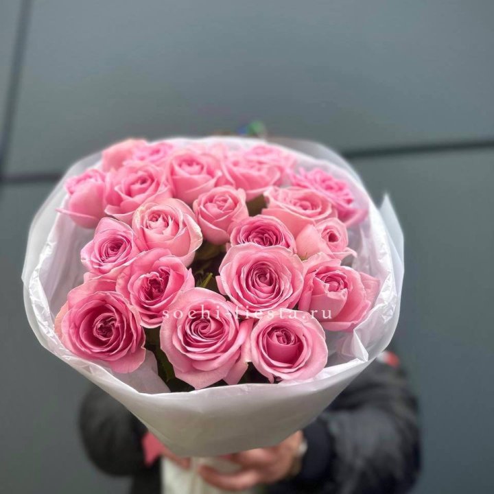 21 Розовая роза в белом в Шахтах
