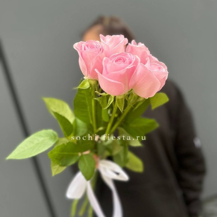 Букет 5 розовых роз  в Шахтах