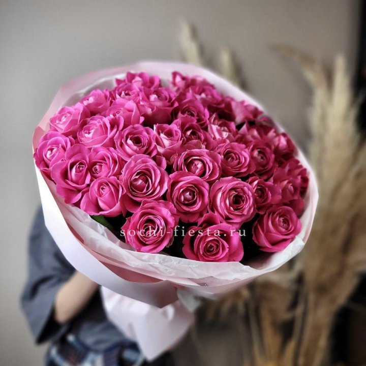35 розовых роз  в Шахтах