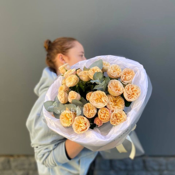 7 пионовидных роз в Шахтах