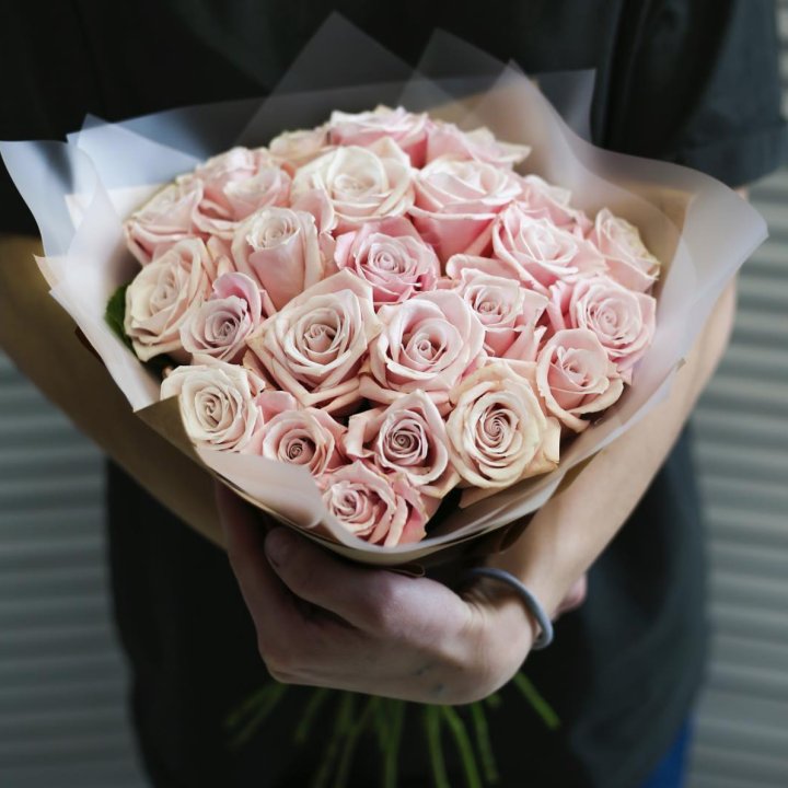27 кремовых роз в Шахтах