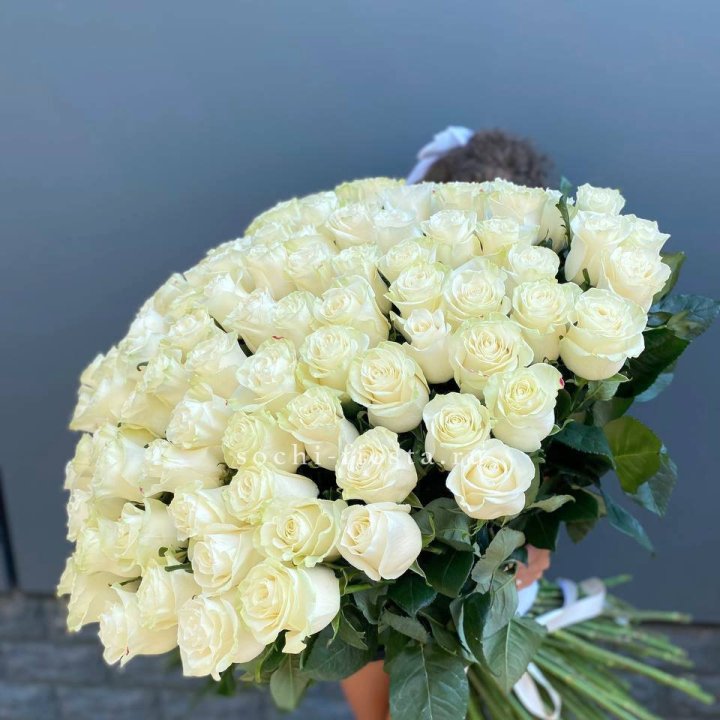 101 белая высокая роза в Шахтах
