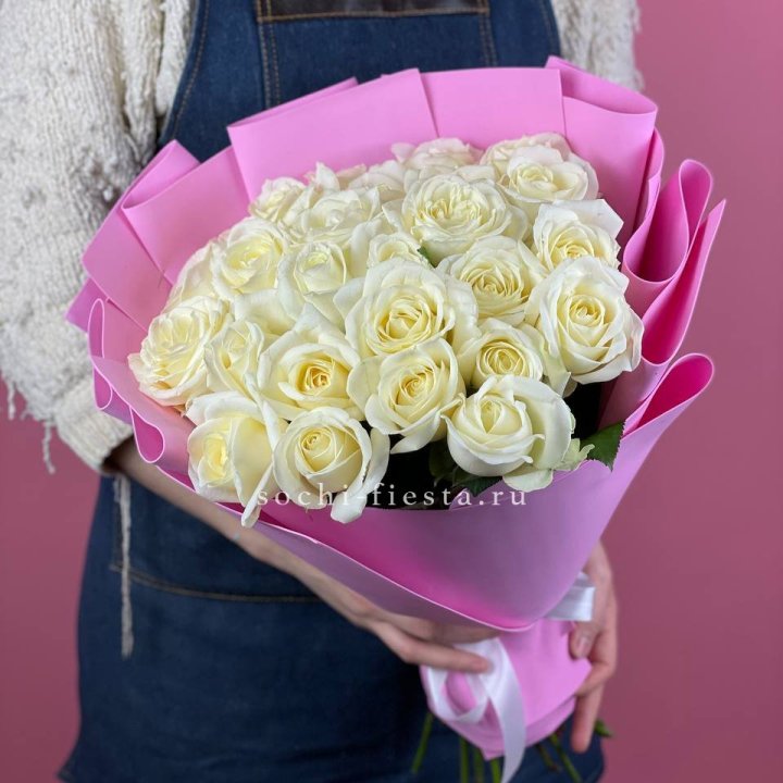 25 белых роз в Шахтах