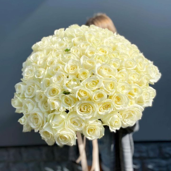 Букет  из 101 белой розы  в Шахтах