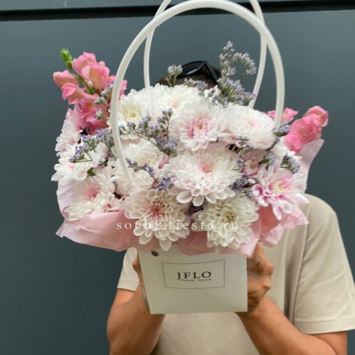 Сумочка из стойких цветов  в Шахтах