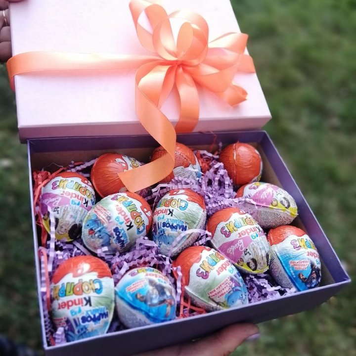 Коробка с киндерами в Шахтах