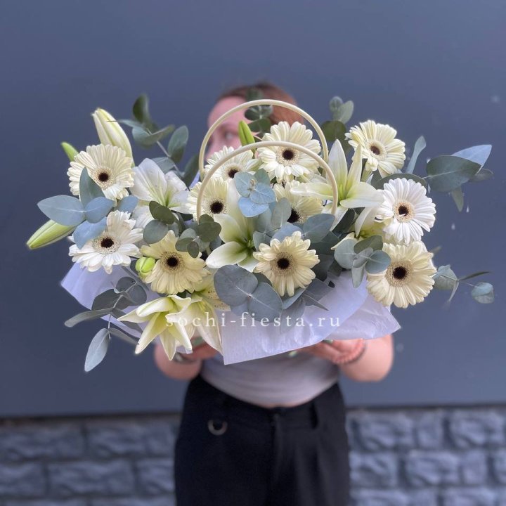 Сумочка лилии и герберы в Шахтах