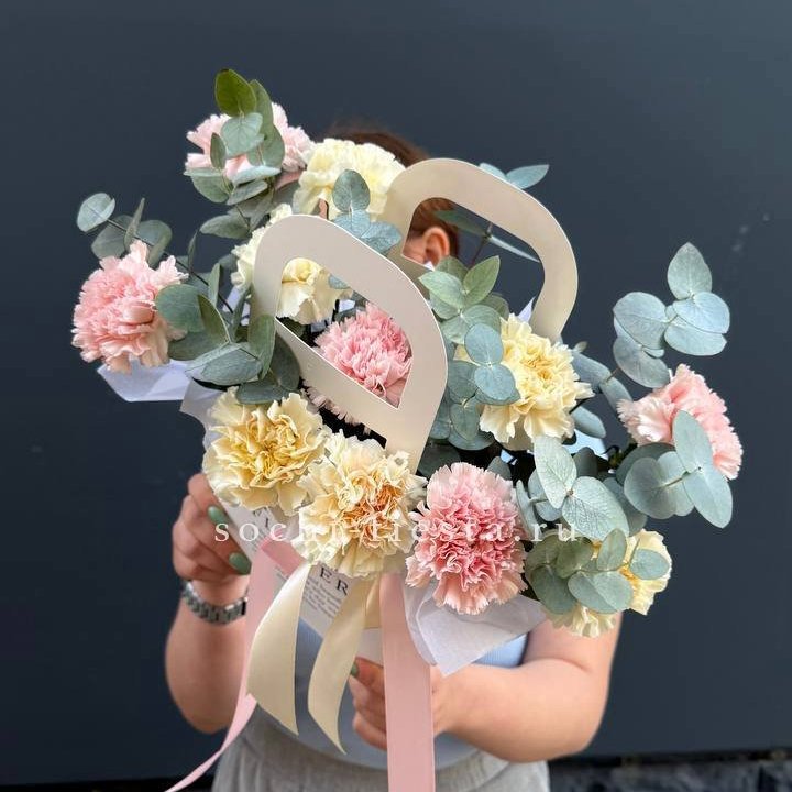 Сумочка из диантусов в Шахтах