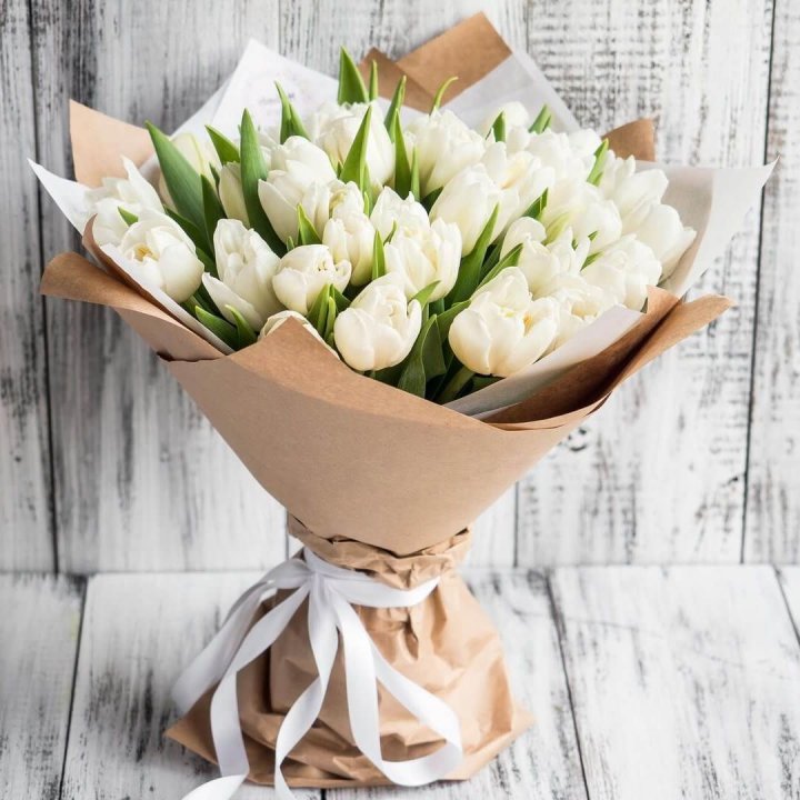 25 белых тюльпанов в Шахтах