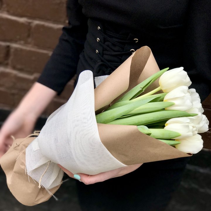 Букет белых тюльпанов в Шахтах